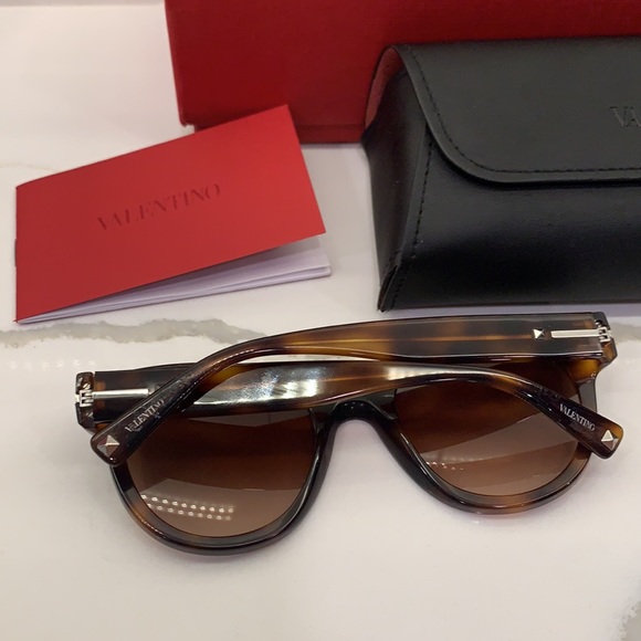 Valentino Sunglasses - Picture 4 of 8